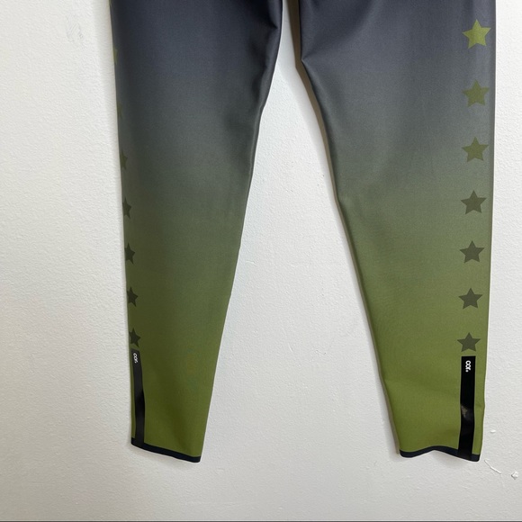 NWT ULTRACOR Ombre Star Print Performance Leggings Size M Black Green - Picture 10 of 13